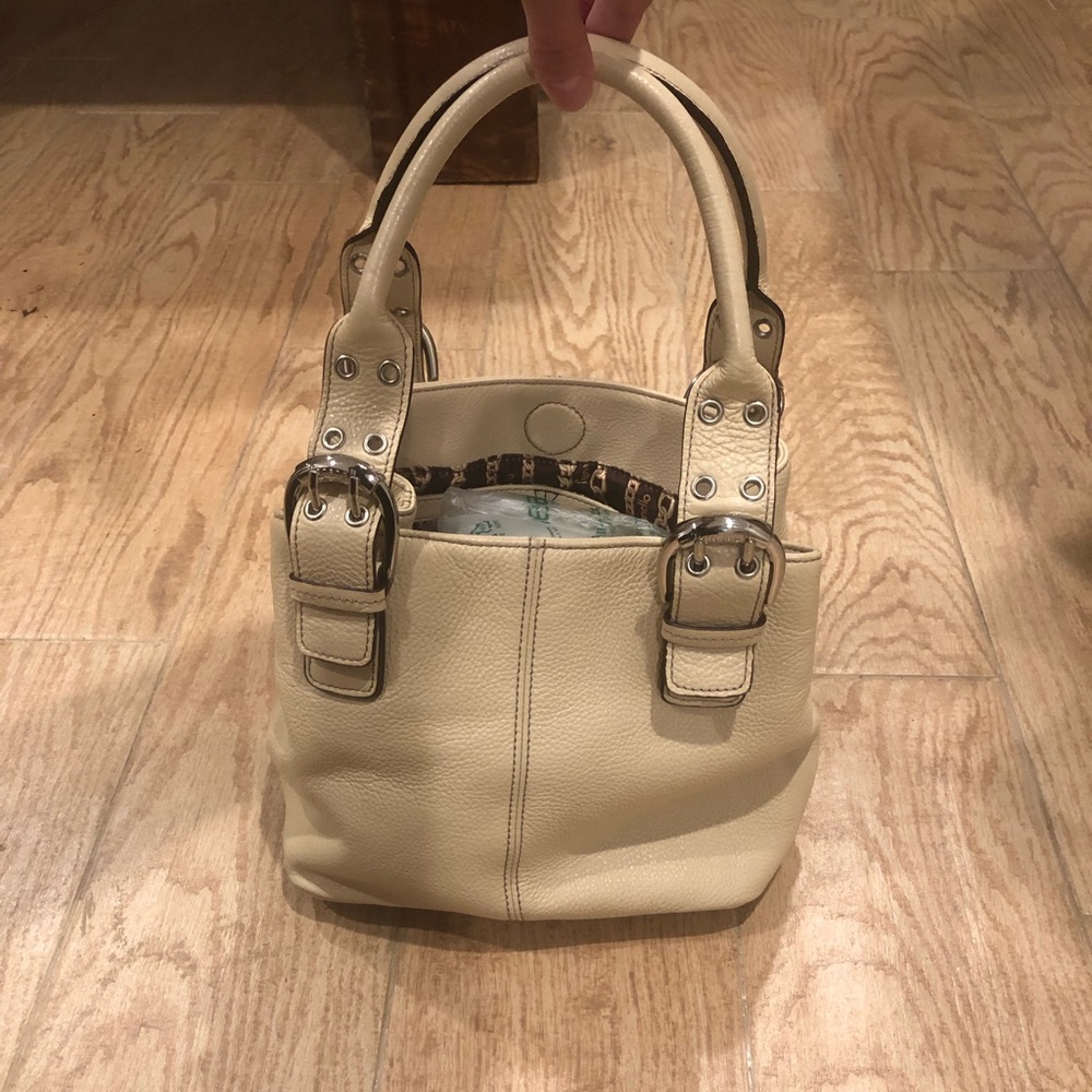 Tignanello NEW Small Purse Cream NWOT